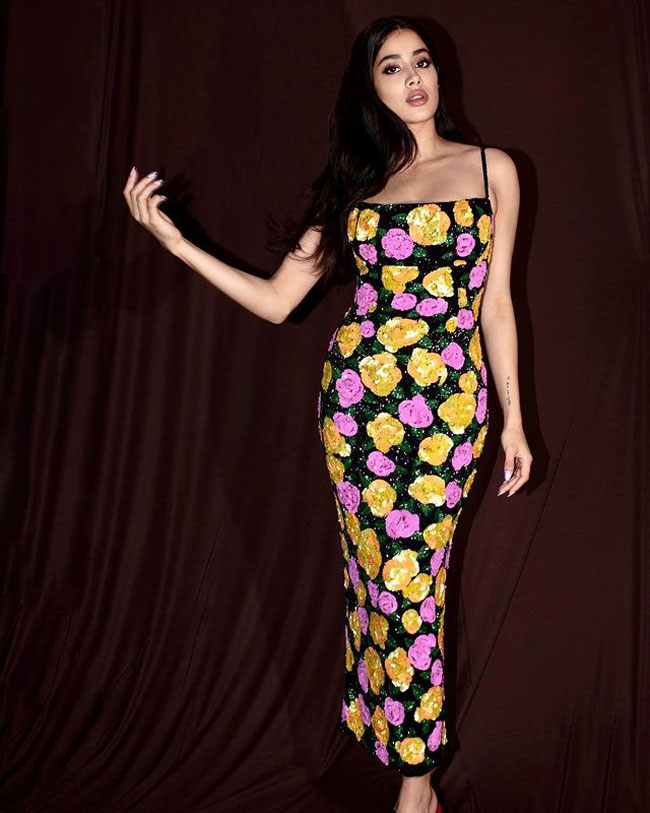 Delightful clicks Of Janhvi Kapoor In Floral Outfit